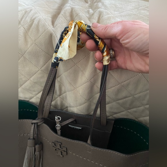 Tory Burch Mcgraw Large Tote In Silver Maple - Picture 13 of 15